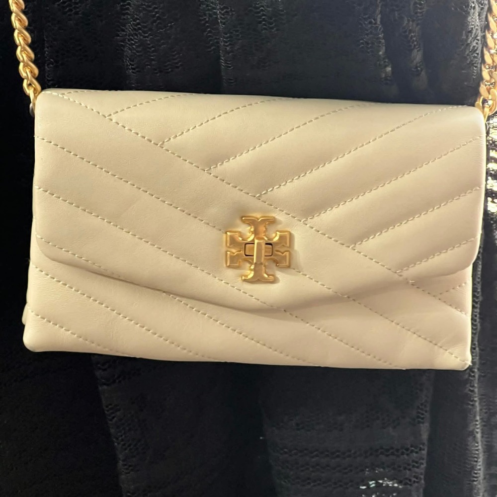 Tory Burch Kira Chevron Quilted Chain Wallet Cream Leather Crossbody Purse